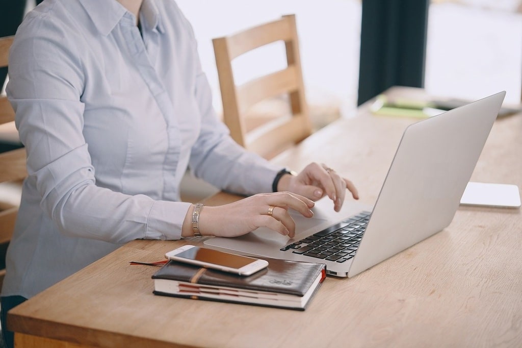 Utiliser des logiciels pour organiser son identité visuelle